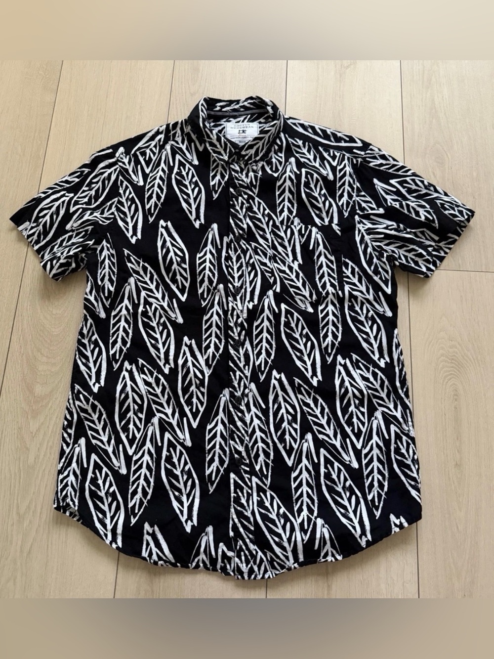 Cactus Black & White Leaf-Print Short Sleeve Button-Down Shirt